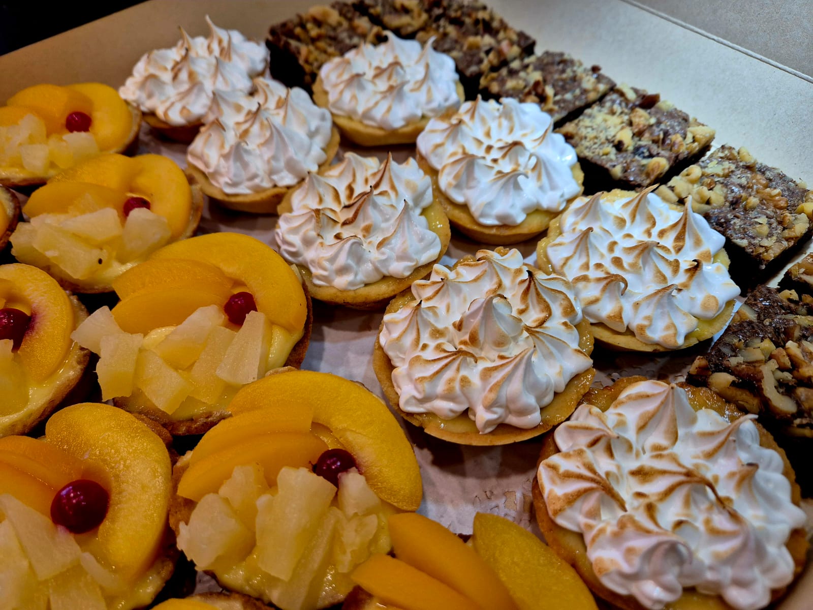 Tartaletas de fruta y merengue