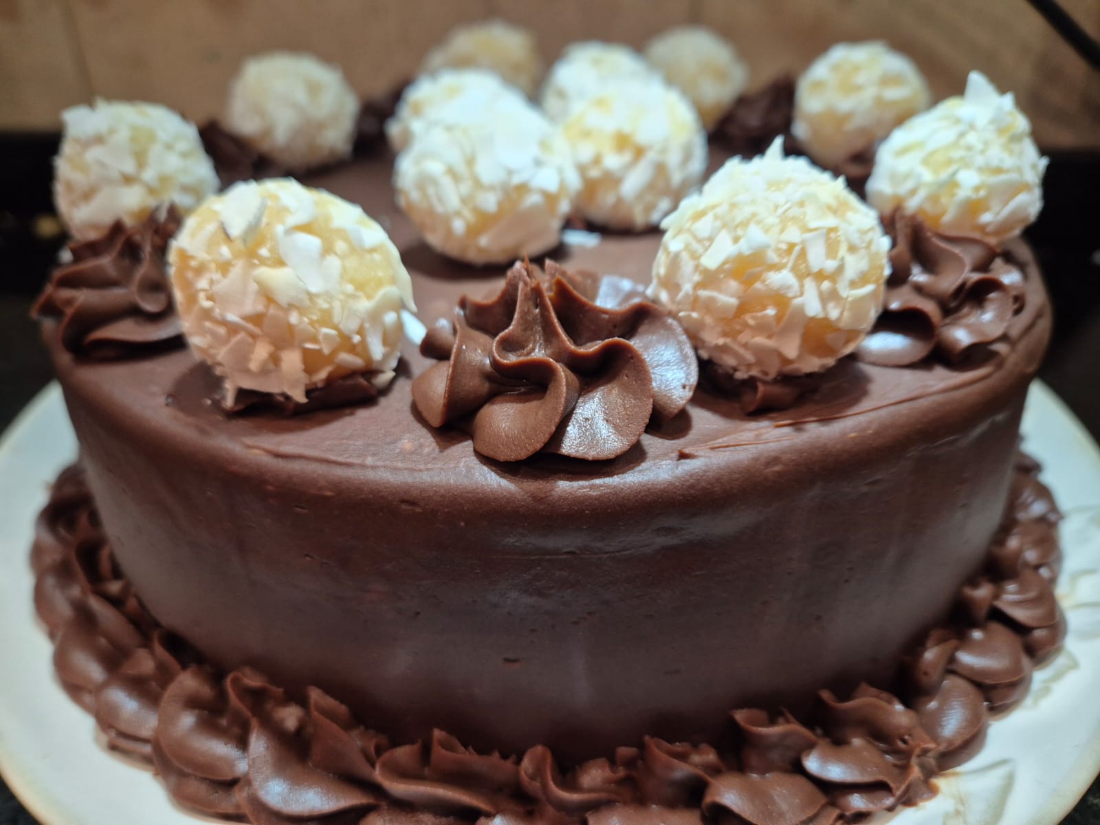 Torta de chocolate con trufas de coco