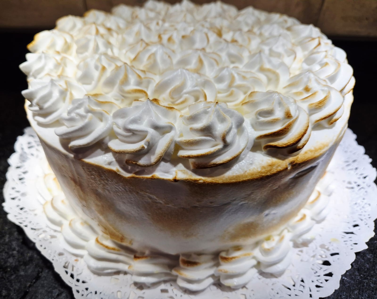 Torta de merengue tostado